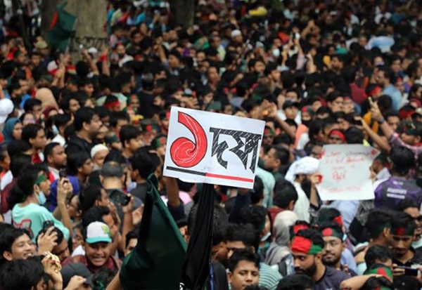 এক দফা দাবিতে উত্তাল বাংলাদেশ, শহীদ মিনারে জনসমুদ্র