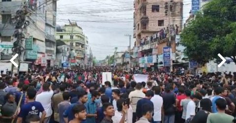 নওগাঁয় শিক্ষার্থীদের স্লোগানে উত্তাল শহর