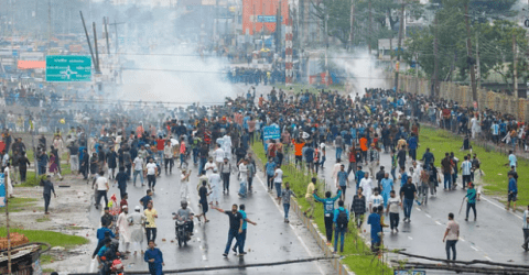 খুলনায় আন্দোলনকারীদের সঙ্গে সংঘর্ষে পুলিশ সদস্য নিহত