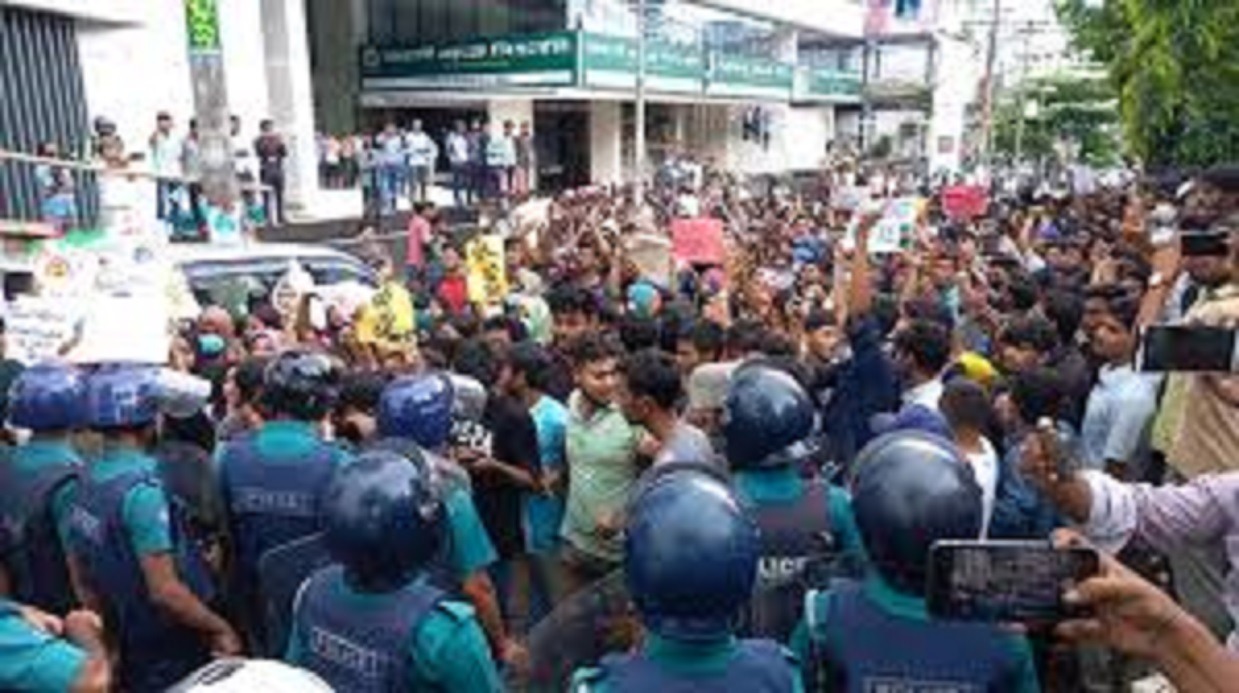 সারাদেশে শিক্ষার্থীদের বিক্ষোভ কর্মসূচি পালন