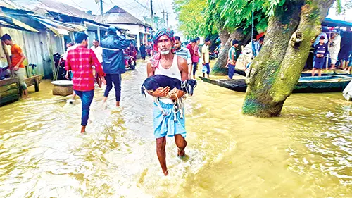 আবারও সিলেটে বন্যায় চোখ রাঙাচ্ছে !! তলিয়ে যাচ্ছে শত শত গ্রাম