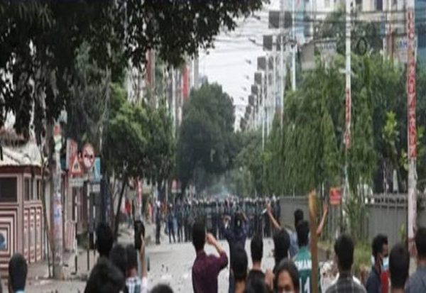 উত্তরায় সংঘর্ষ, সাউন্ড গ্রেনেড-কাঁদানে গ্যাসের শেল নিক্ষেপ
