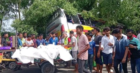 কাশিয়ানীতে বাস ও ট্রাকের মুখোমুখি সংঘর্ষে নিহত ৫.