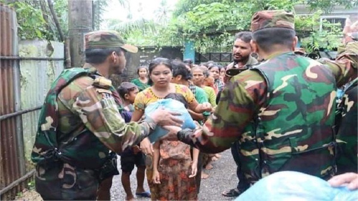 খবর পেয়ে বাংলাদেশ সেনাবাহিনীর একটি টিম তাদের জন্য সাহায্যে হাত বাড়ান