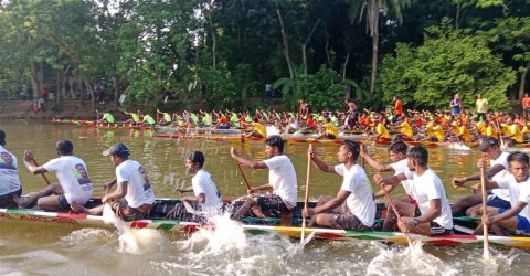 কাশিয়ানী উপজেলার হোগলাকান্দী কুমার নদীতে বাংলার ঐতিহ্য নৌকা বাইচ অনুষ্ঠিত