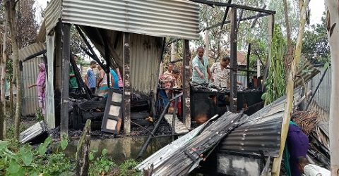 ইসলামপুরে অগ্নিকান্ডে ১৫ লক্ষাধিক টাকার ক্ষয়ক্ষতি