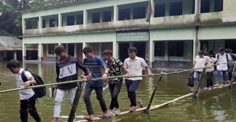 যশোরে পানিতে তলিয়ে গেছে অর্ধশত শিক্ষাপ্রতিষ্ঠান