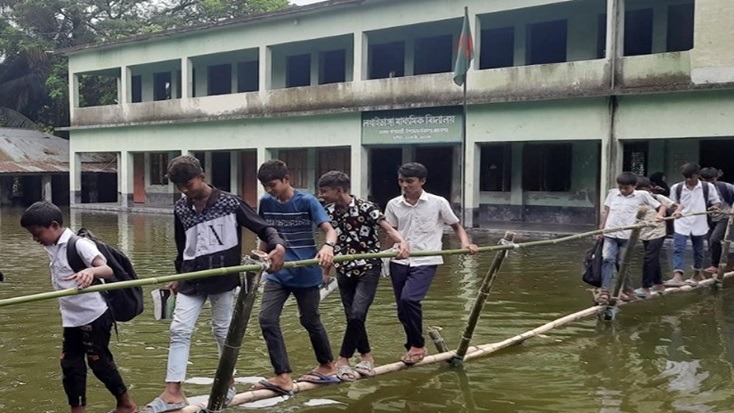 যশোরে পানিতে তলিয়ে গেছে অর্ধশত শিক্ষাপ্রতিষ্ঠান