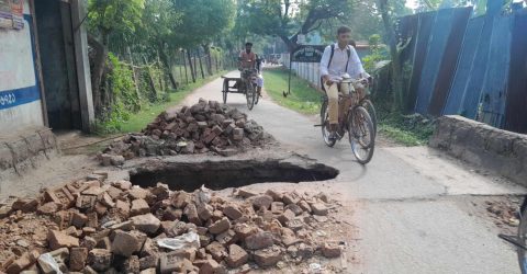 কালভার্ট ভেঙ্গে লালপুরে জনদুর্ভোগ