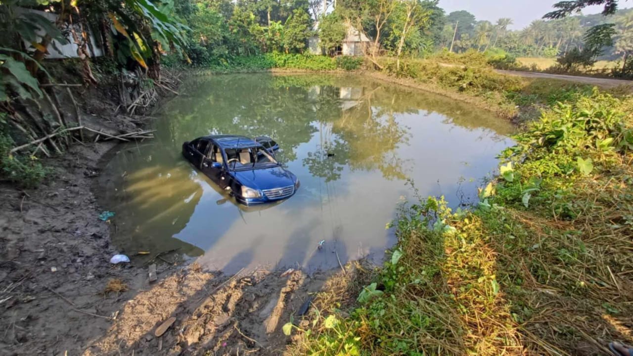 কাশিয়ানীতে প্রাইভেটকার ডোবায় পড়ে চালক নিহত