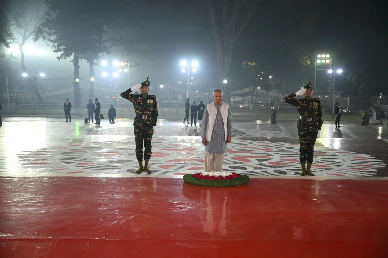 একুশের প্রথম প্রহরে ভাষা শহীদদের প্রতি শ্রদ্ধা নিবেদন প্রধান উপদেষ্টার