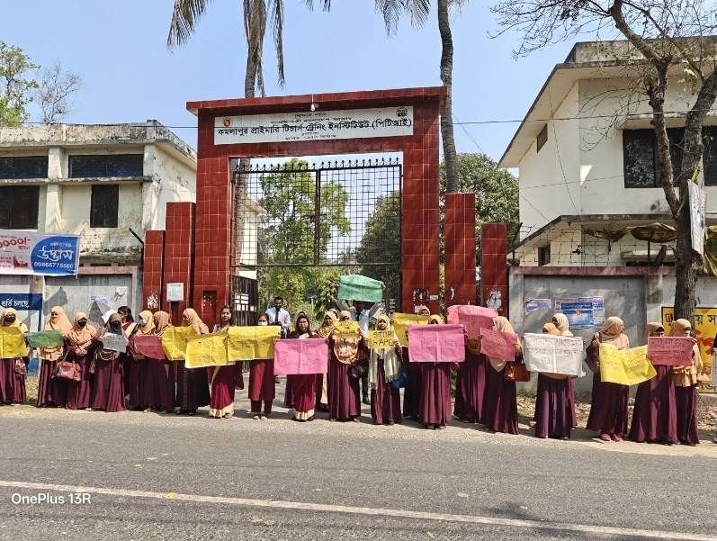 ধর্ষণসহ নারী ও শিশুদের ওপর নির্যাতনের প্রতিবাদে চুয়াডাঙ্গায় মানববন্ধন অনুষ্ঠিত