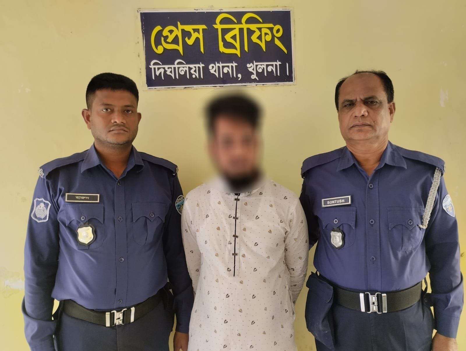 দিঘলিয়ায়  মানব পাচার করে ২৫ লাখ টাকা মুক্তিপণ দাবী  ঘটনায় আটক ১