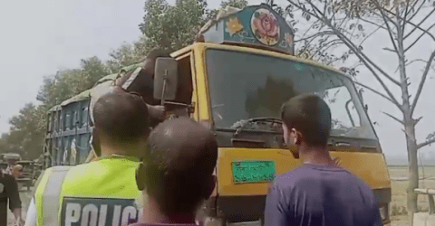 দিনাজপুর বীরগঞ্জে ট্রাক-মোটরসাইকেলের মুখোমুখি সংঘর্ষে নিহত ১