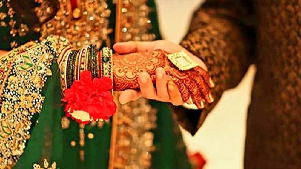 নববধূর কাছ থেকে কৌশলে পালিয়ে যাওয়া স্বামীর খোঁজে মৌলভীবাজারে তরুণী