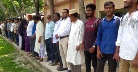 মান্দার কলেজ শিক্ষার্থী ওমর ফারুক হত্যা কান্ডে বিচারের দাবীতে মানব বন্ধন,