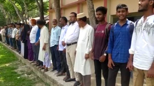 মান্দার কলেজ শিক্ষার্থী ওমর ফারুক হত্যা কান্ডে বিচারের দাবীতে মানব বন্ধন,