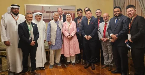 শীর্ষস্থানীয় বিদেশি বিনিয়োগকারীদের সঙ্গে বৈঠক করলেন প্রধান উপদেষ্টা