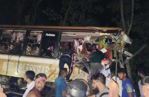 কাশিয়ানীতে বাস ও ট্রাকের মুখোমুখি সংঘর্ষে নিহত ৩, আহত ২৮