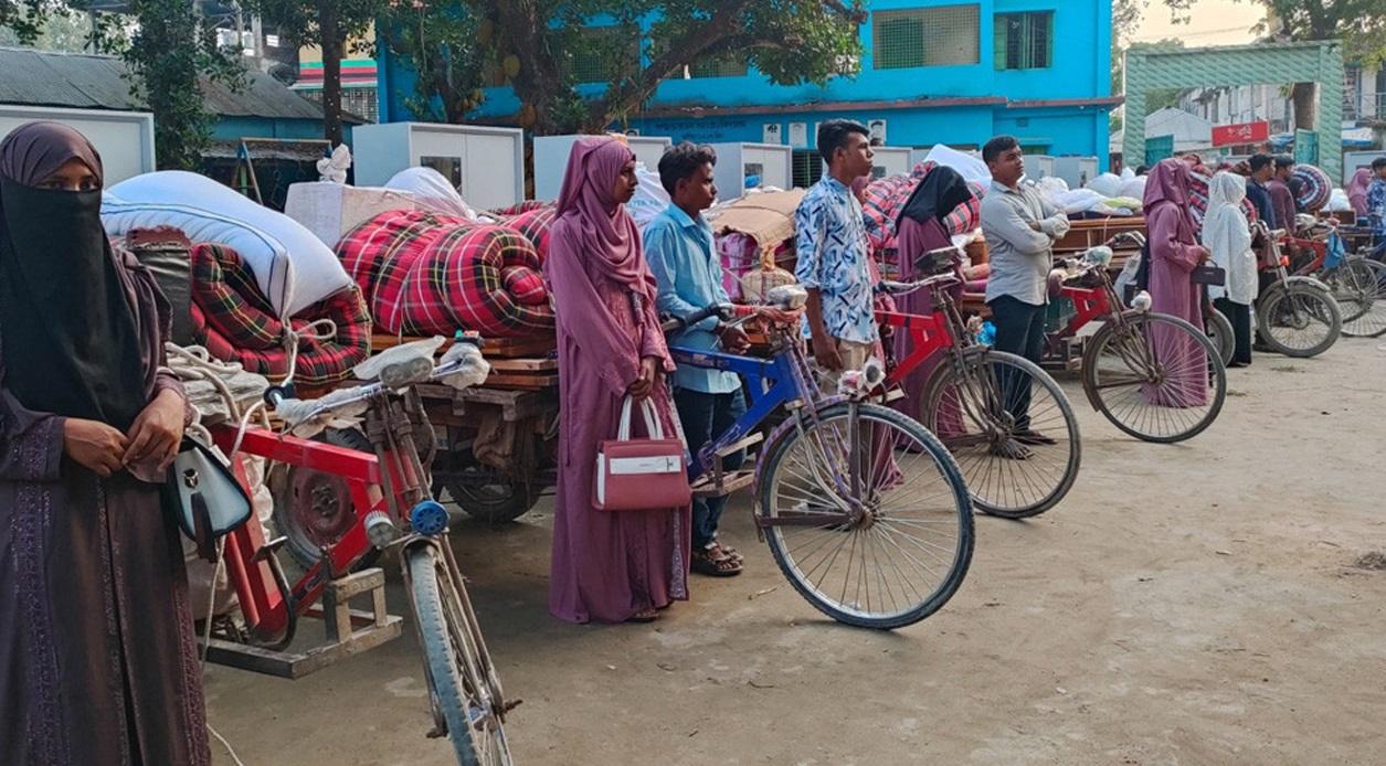 যৌতুক ছাড়া বিয়ে করায় ২০ নবদ¤পতিকে জামায়াতের উপহার
