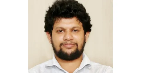 তথ্য ও সম্প্রচার উপদেষ্টা তার বাসভবনে আমন্ত্রণ জানিয়েছেন হোসেনকে