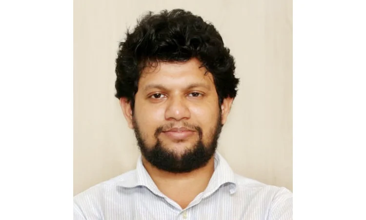 তথ্য ও সম্প্রচার উপদেষ্টা তার বাসভবনে আমন্ত্রণ জানিয়েছেন হোসেনকে