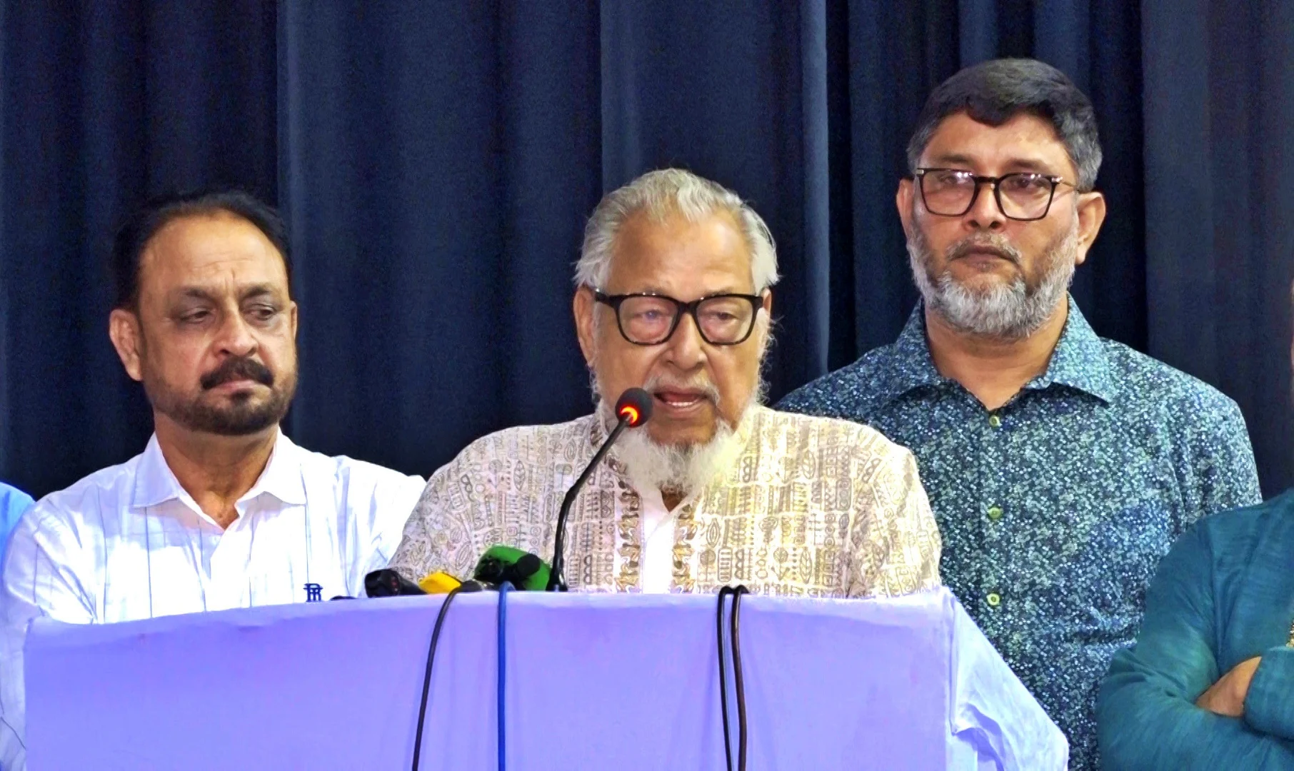 সমর্থকরা পছন্দ করেন না এমন ব্যক্তিকে দলে নেওয়া ঠিক হবে না – নজরুল ইসলাম খান