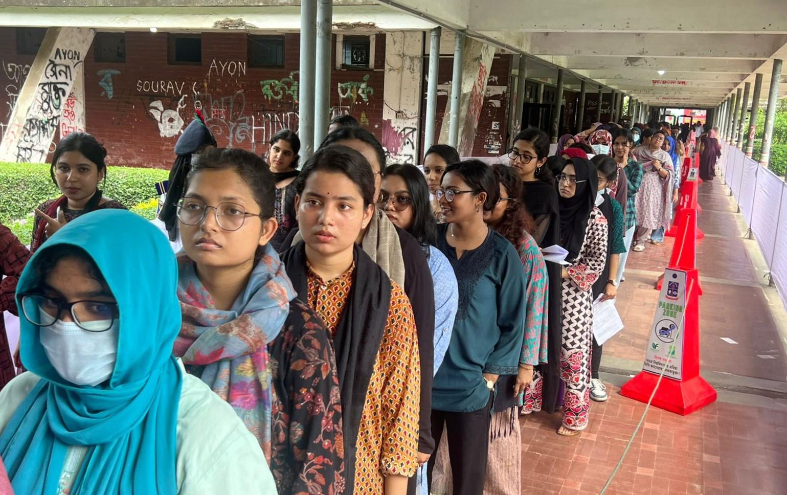 যথাসময়ে শুরু হয়েছে ডাকসু ভোট গ্রহণ কার্যক্রম