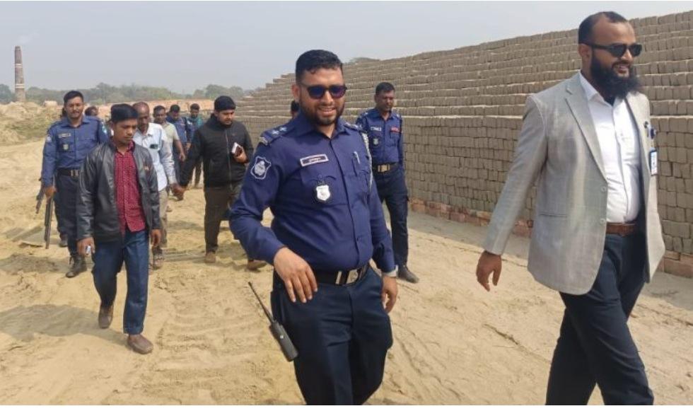 আলমডাঙ্গায় দুটি ইটভাটায় অভিযান, দেড় লক্ষ টাকা জরিমানা