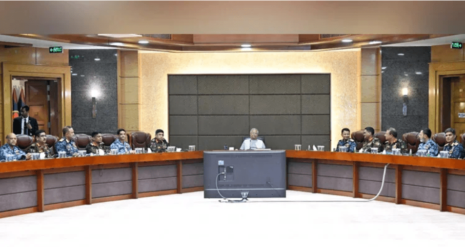 অবাধ, সুষ্ঠু ও গ্রহণযোগ্য নির্বাচন নিশ্চিত করতে সশস্ত্র বাহিনীকে সর্বোচ্চ সতর্কতার নির্দেশ প্রধান উপদেষ্টার