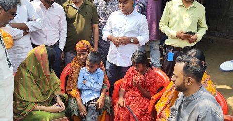 নাটোরে প্রধান মন্ত্রী তারেক রহমানের ‎পাঠানো ঈদ উপহার নিয়ে সেই অসহায় পরিবারের পাশে দাঁড়ালেন সমাজকল্যাণ প্রতিমন্ত্রী পুতুল