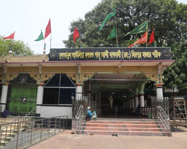 গদি থেকে গেদ্দা – মো: শহিদ মিয়া চিশতী বিদ্যাকূটি