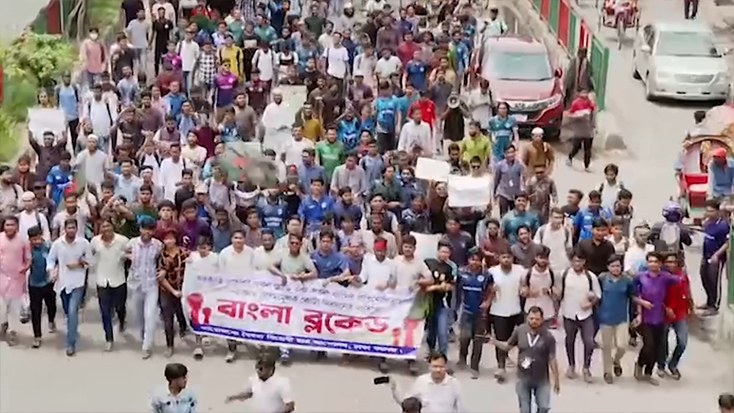 আদালতের স্থিতাবস্থা আদেশেও রাজপথ ছাড়েননি শিক্ষার্থীরা