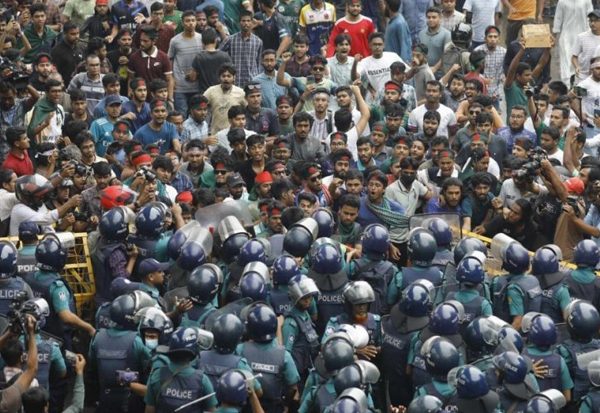 দেশব্যাপী বিক্ষোভ ও কমপ্লিট শাটডাউন এর হুঁশিয়ারি