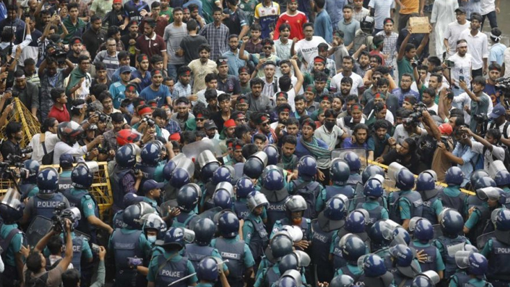 দেশব্যাপী বিক্ষোভ ও কমপ্লিট শাটডাউন এর হুঁশিয়ারি