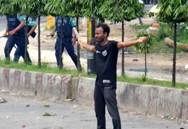 সারা দেশে সংঘর্ষ, নিহত-আহতের ঘটনায় উত্তাল বাংলাদেশ
