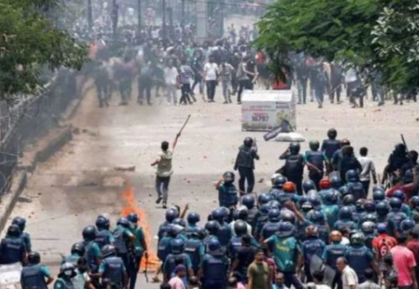 কারফিউ জারি করে সেনাবাহিনী মোতায়েন, সংঘর্ষে বাড়ল প্রাণহানি