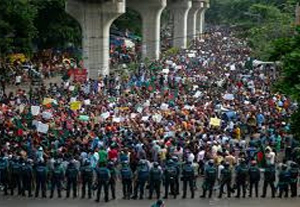 বিচার ও জবাবদিহির দাবিতে সোচ্চার দেশ