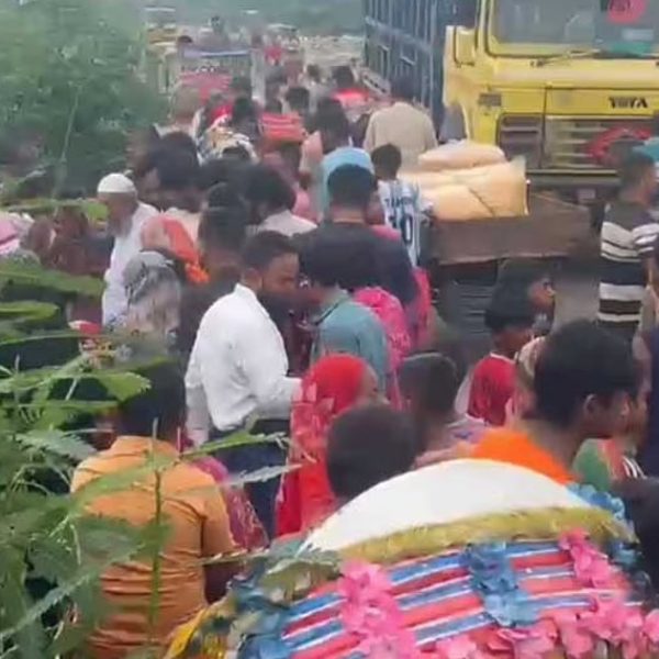 নরসিংদীতে সড়কের পাশে যুবকের মরদেহ উদ্ধার