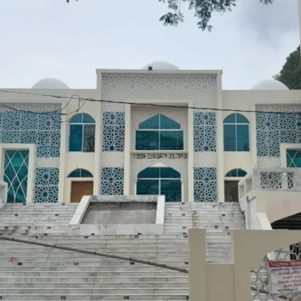 কোটালীপাড়া মডেল মসজিদে উদ্বোধনের আগেই ফাটল