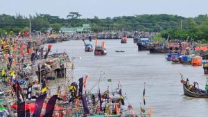 উত্তাল সাগর থেকে ফিরছে জেলেরা,লোকসানের শঙ্কা