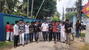 ছাত্রীকে শ্লীলতাহানির অভিযোগে শিক্ষকের বিচারের দাবীতে বিক্ষোভ