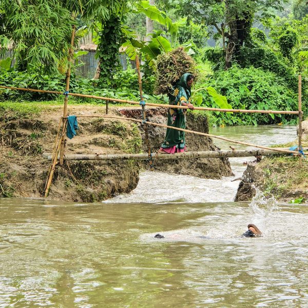 পানি নিষ্কাশনের জন্য কাটা বাঁধই এখন দুর্ভোগের কারণ, পানিবন্দী ৩ হাজার পরিবার