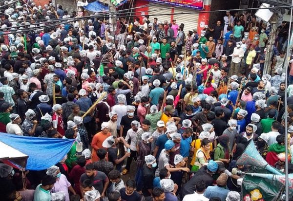 বিক্ষোভ মিছিল ও সমাবেশে পাবনার বিক্ষোভকারীরা