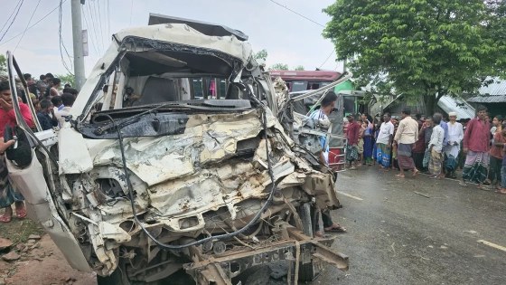 কিশোরগঞ্জে বাস-পিকআপ সংঘর্ষে তিনজনের মৃত্যু