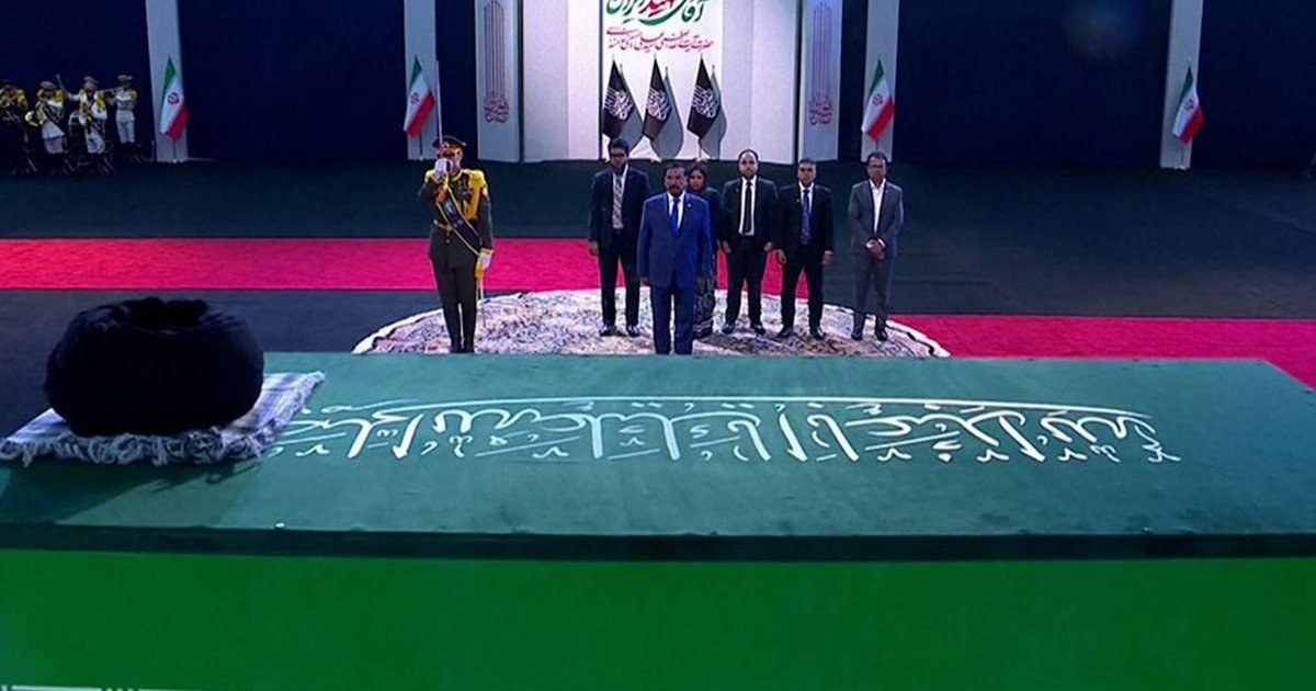 বাংলাদেশ স্পিকার হাফিজ উদ্দিনের ইরানে খামেনিকে শেষ শ্রদ্ধা নিবেদন