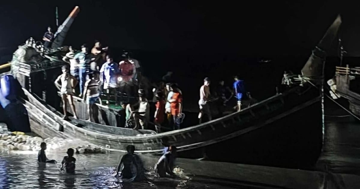কুতুবদিয়ায় ট্রলারডুবির ঘটনায় চার জেলের মরদেহ উদ্ধার