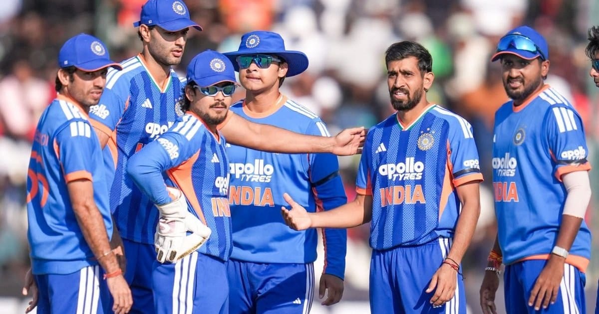 বিশ্বকাপের প্রস্তুতির জন্য ভারতের মাঠের বাউন্ডারি বড় করার পরামর্শ গাভাস্কারের