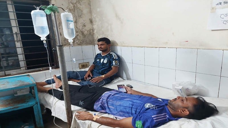 ঝিনাইদহে সাংবাদিকদের ওপর হামলার অভিযোগ, থানার ওসির সামনে ঘটনা
