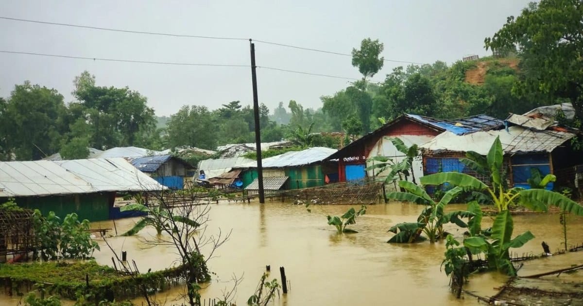টানা বৃষ্টিতে রোহিঙ্গা ক্যাম্পে মানবিক সংকট, মৃত্যু ১০ জনের
